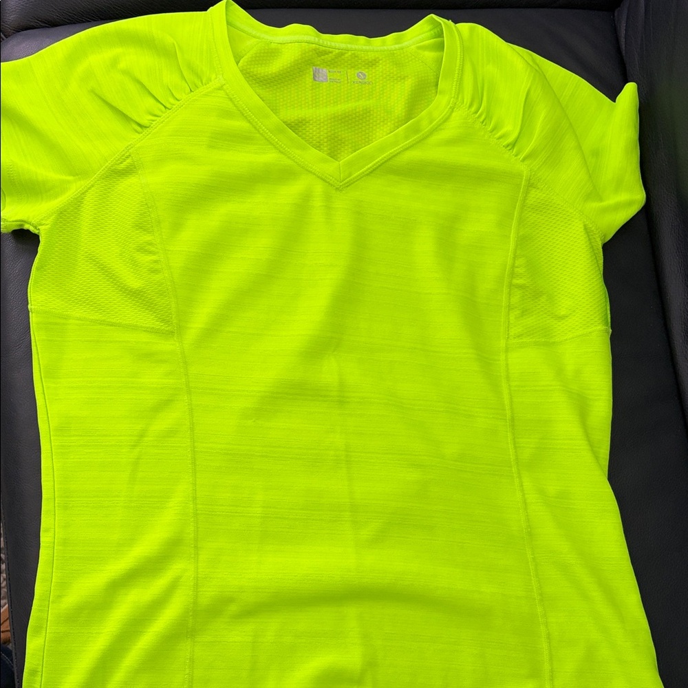 Xersion Neon Green Slim Fit Top